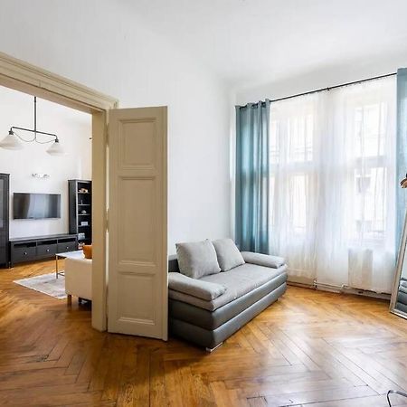 Spacious Apartment With Balcony At Wenceslas Sq Prag Eksteriør billede