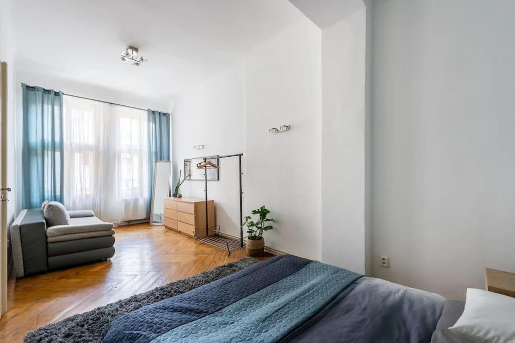 Spacious Apartment With Balcony At Wenceslas Sq Prag Eksteriør billede