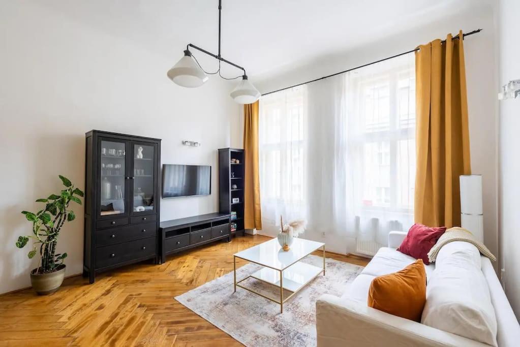 Spacious Apartment With Balcony At Wenceslas Sq Prag Eksteriør billede