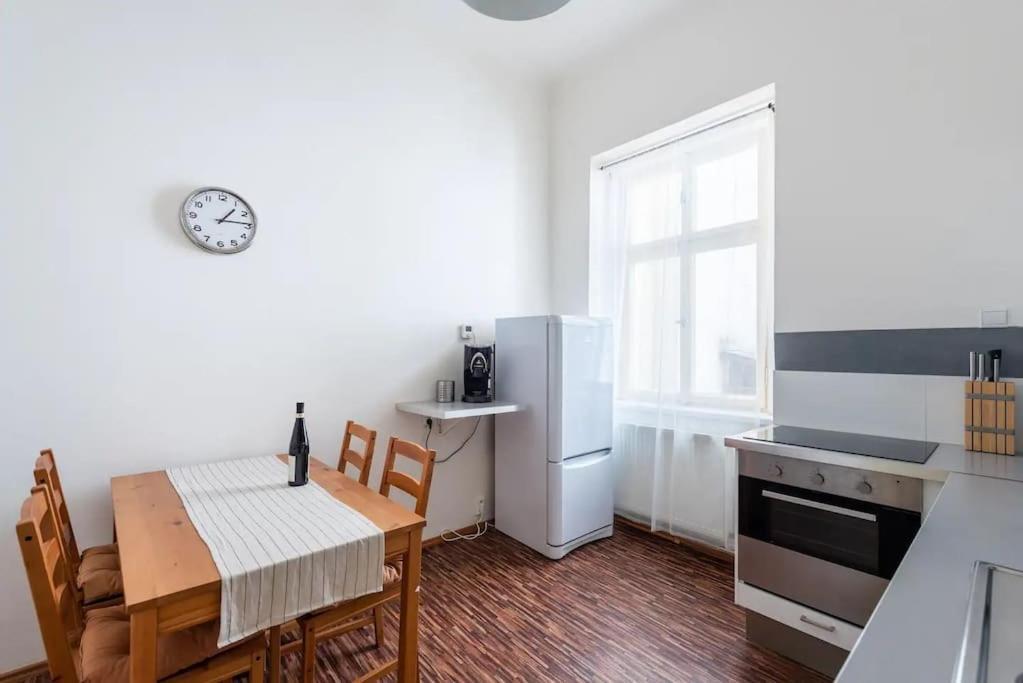 Spacious Apartment With Balcony At Wenceslas Sq Prag Eksteriør billede